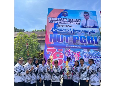 Upacara HUT PGRI sekaligus penerimaan hadia lomba Gale-gale