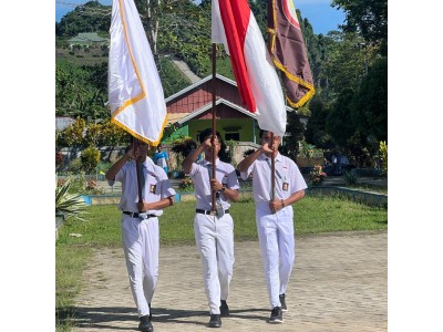 Bendera Memasuki Lapangan